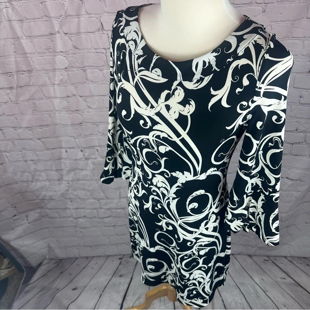 White house black market sheath Dress sz small